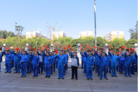 凝心聚力謀發(fā)展，砥礪奮進(jìn)向未來(lái)——許昌安彩舉行國(guó)慶升國(guó)旗儀式